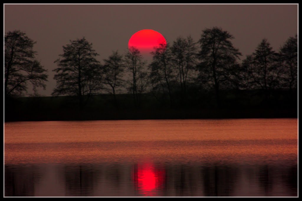 Zachód słońca nad jeziorem Kałębie by jadwigafoto