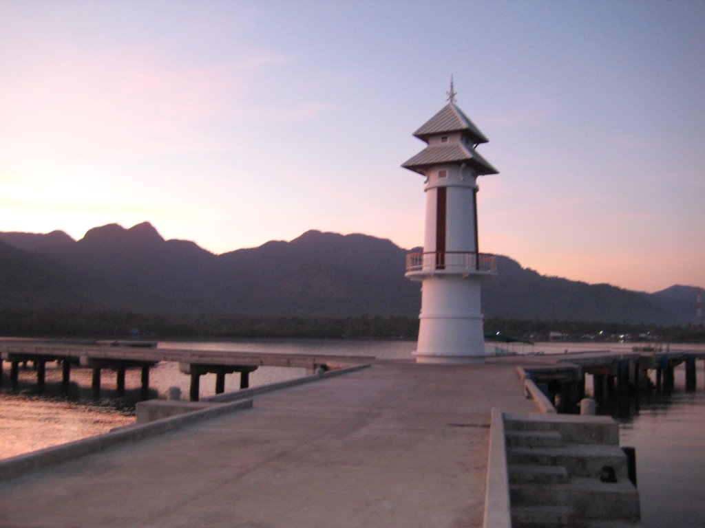 Ban Salak Phet Pier by Hemmarat