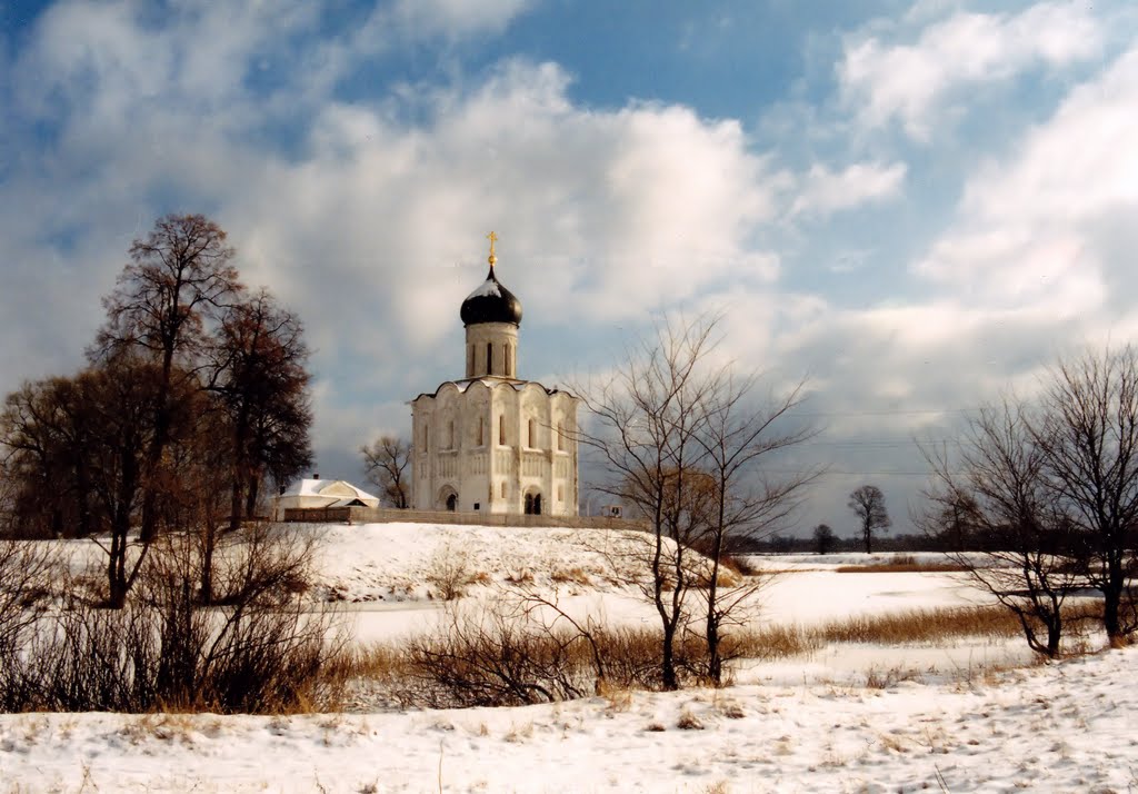 Goldener Ring: Kirche am Nerl by Burkhard Foltz