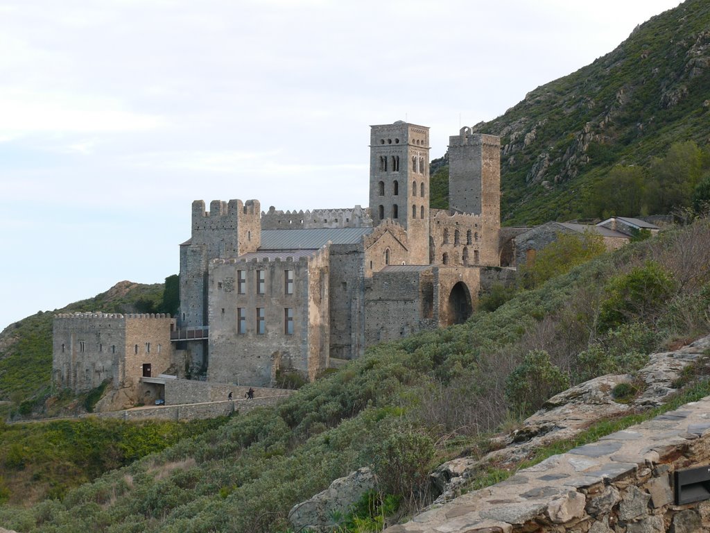 Abbaye Saint Pierre de Rodes by jlmertz