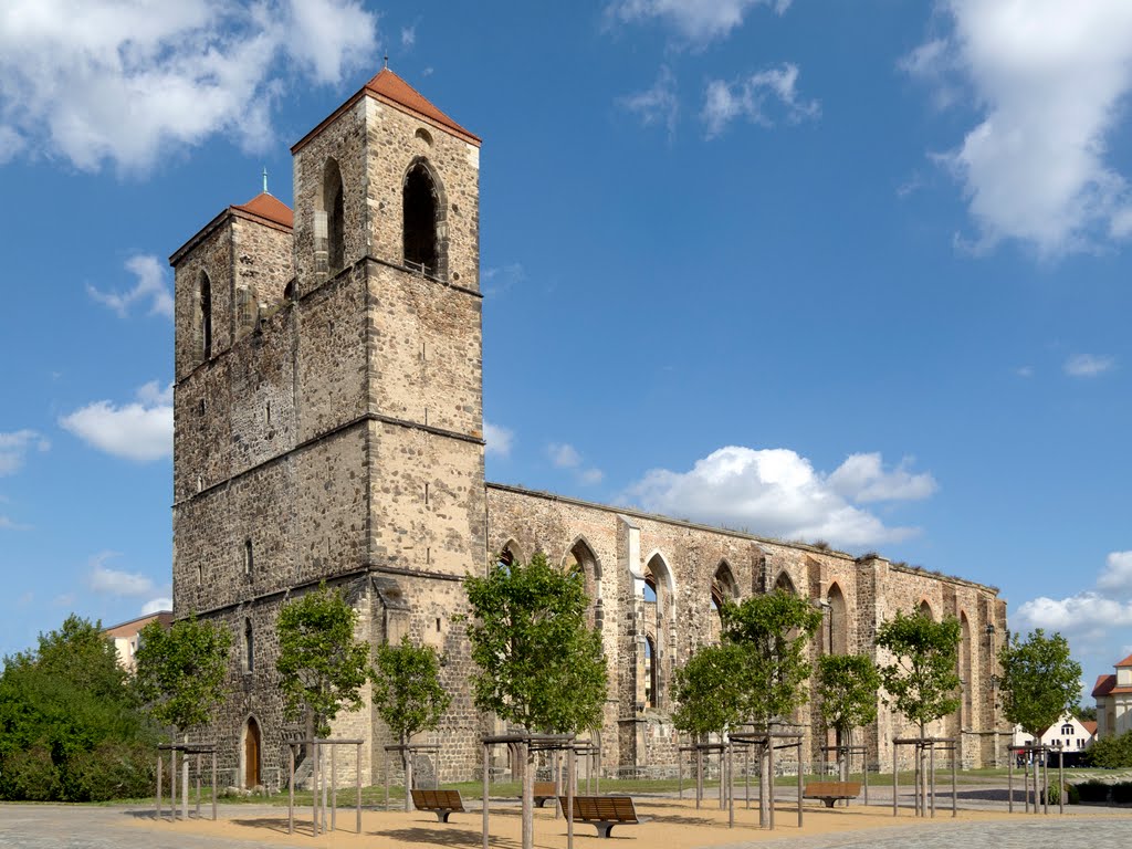 Pfarrkirche St. Nikolai, seit 1945 Ruine; Zerbst/Anhalt (2011) by Joachim Kurze