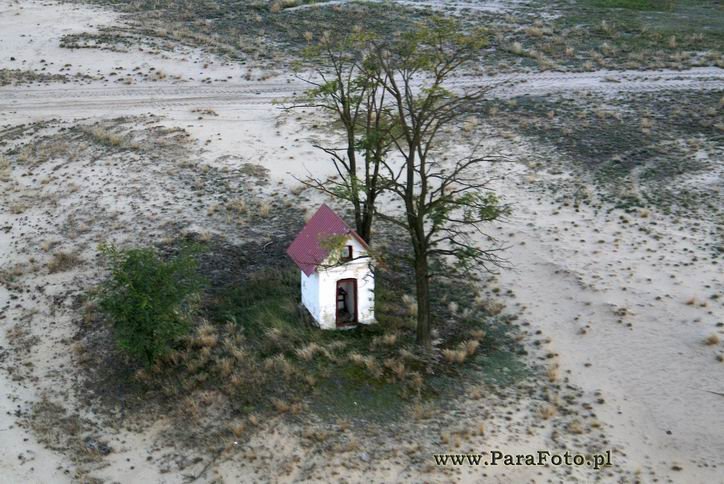 Samotna kapliczka - Lasy Janowskie - Lonely little chapel by G.Biernat ParaFoto.pl