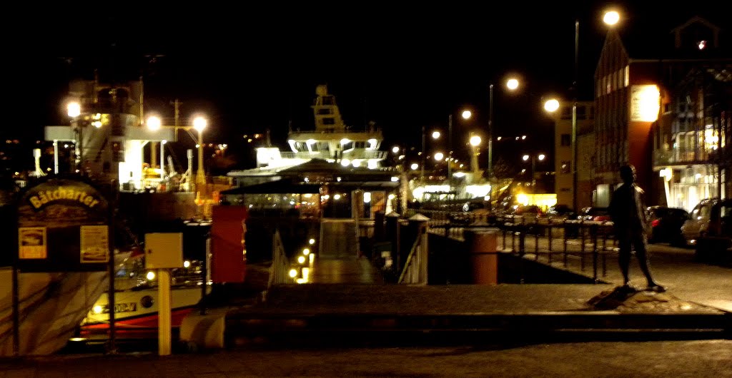 Kristiansund: The lagoon harbour by night by Odd Roar Aalborg