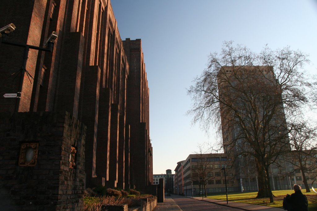 Inktpot en gebouw; Park Nieuweroord, Laan van Puntenburg by Carl030nl