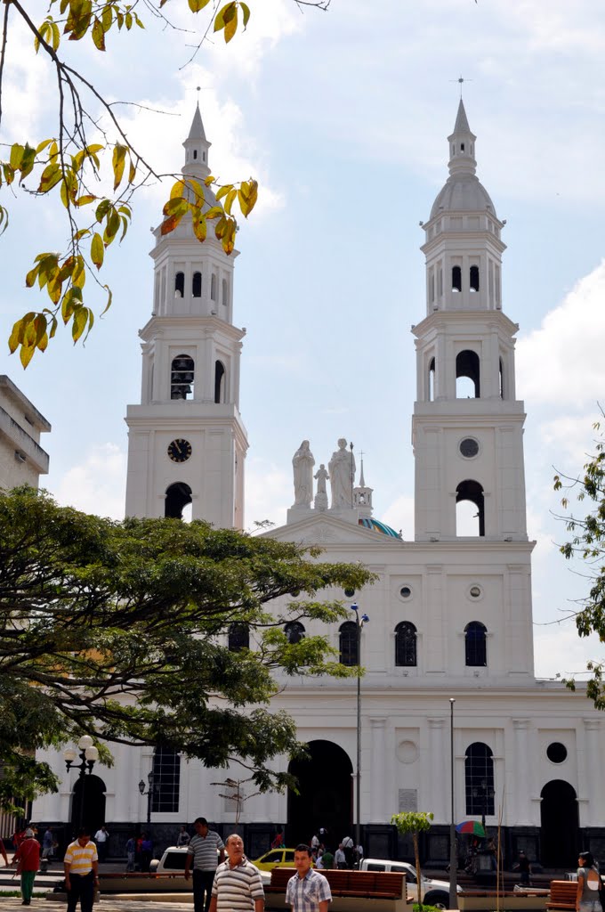 Bucaramanga (Santander) - Templo Parroquial de la Sagrada Familia by vulpecula66