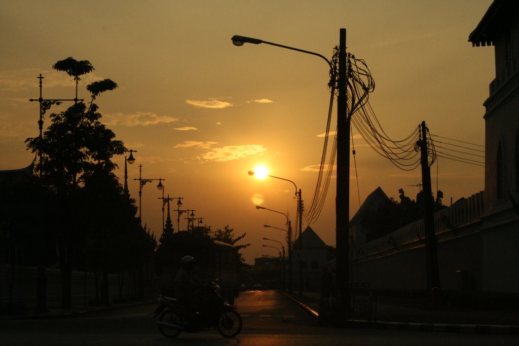 Tramonto vicino al Wat Pho by hook1800