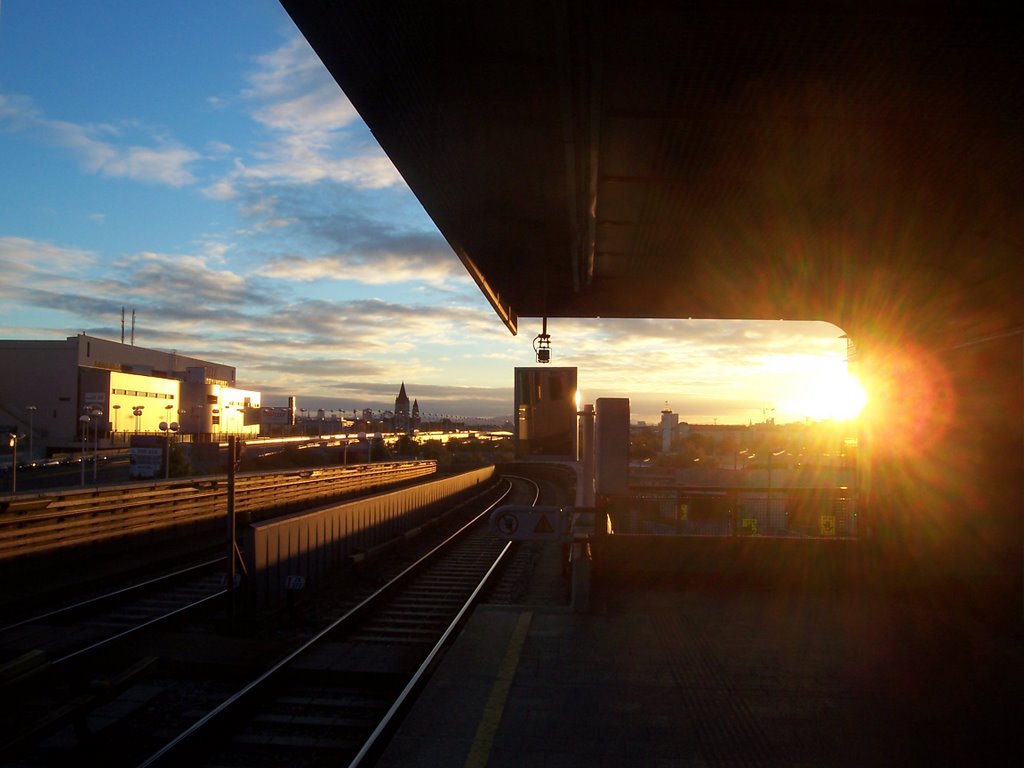 Alla stazione metro Kaisermühlen - VIC by FabioDiana