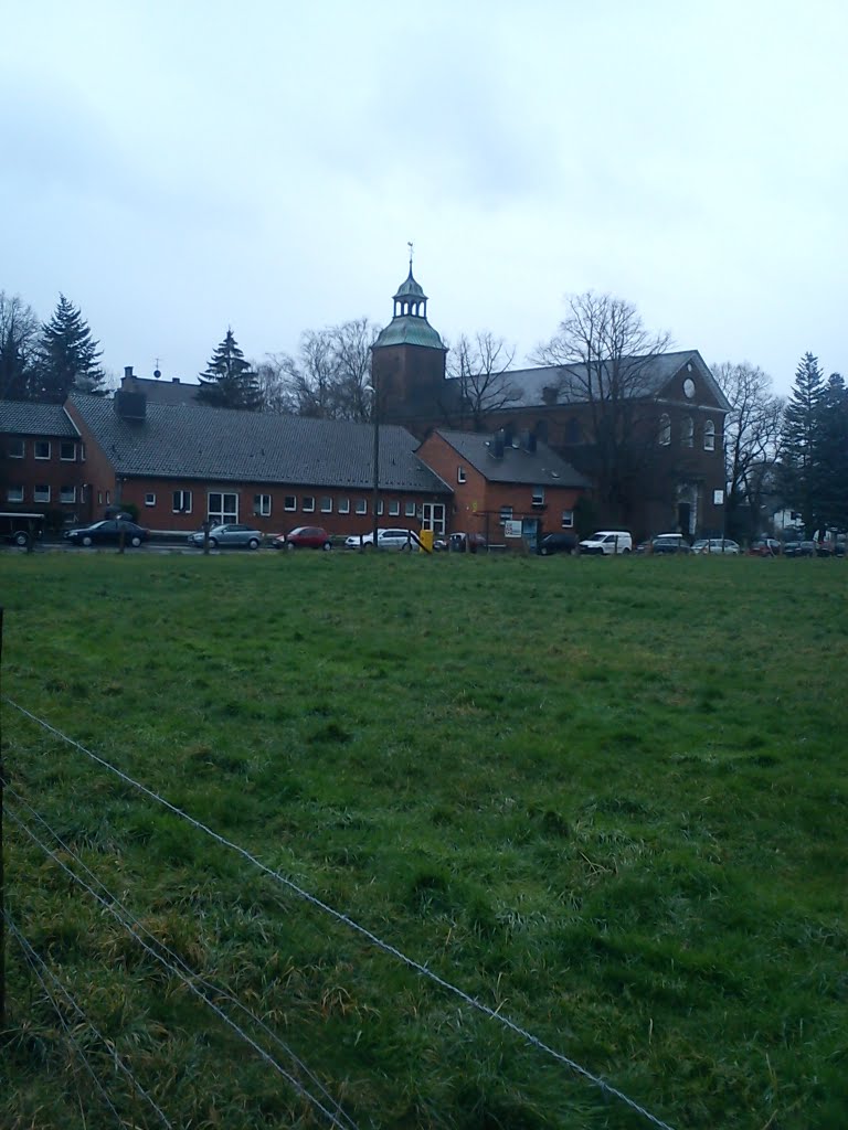 St. Remigius Kirche mit dem Kindergarten im Vordergrund by Anastasia H.