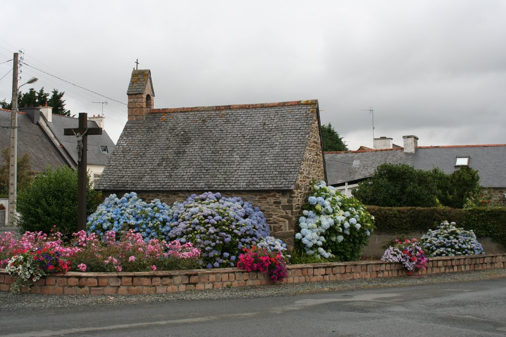 Chapelle de Briantel à Ploëzal by Alain libouban