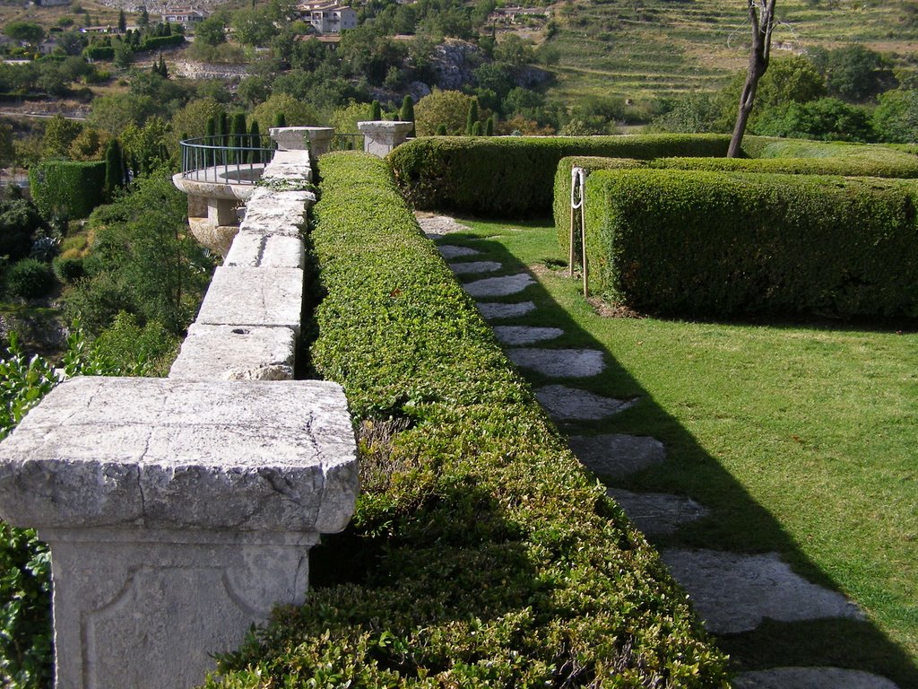 Looking along wall to viewing point by adamos19