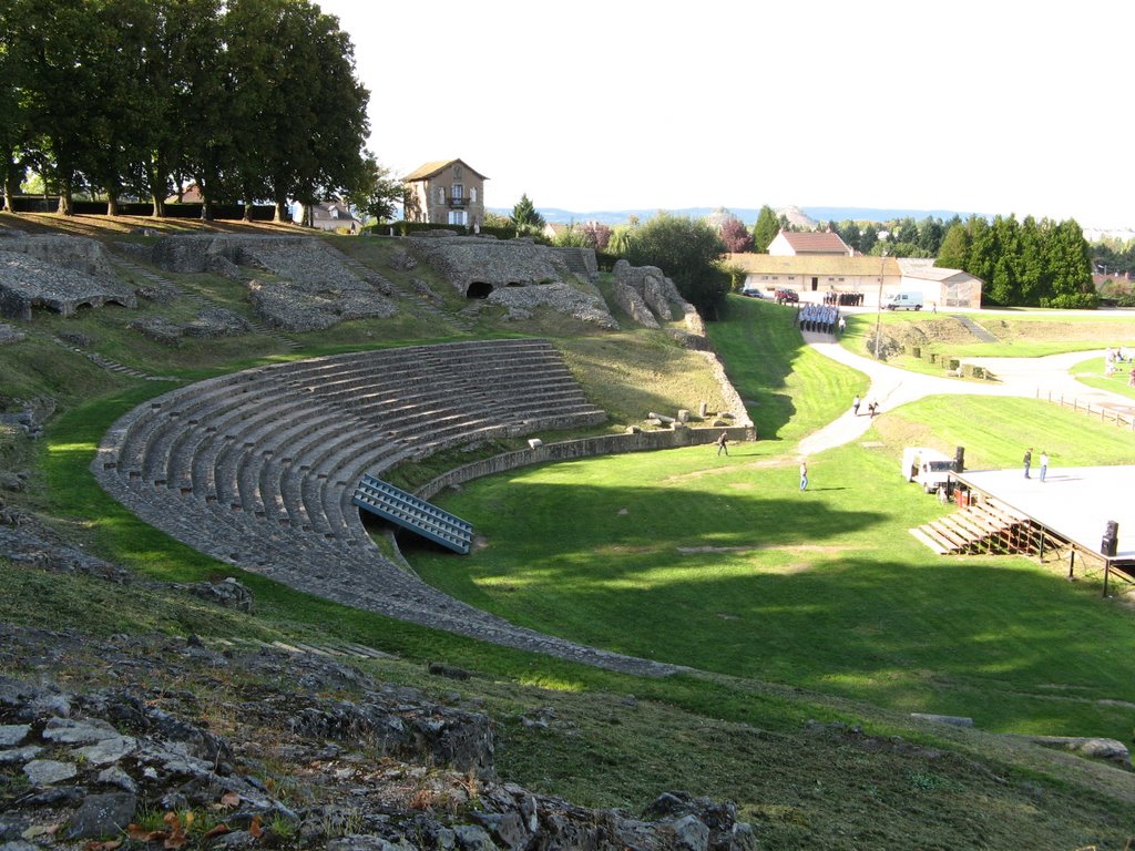 Autun-Théâtre gallo-romain by Laurent Guyard