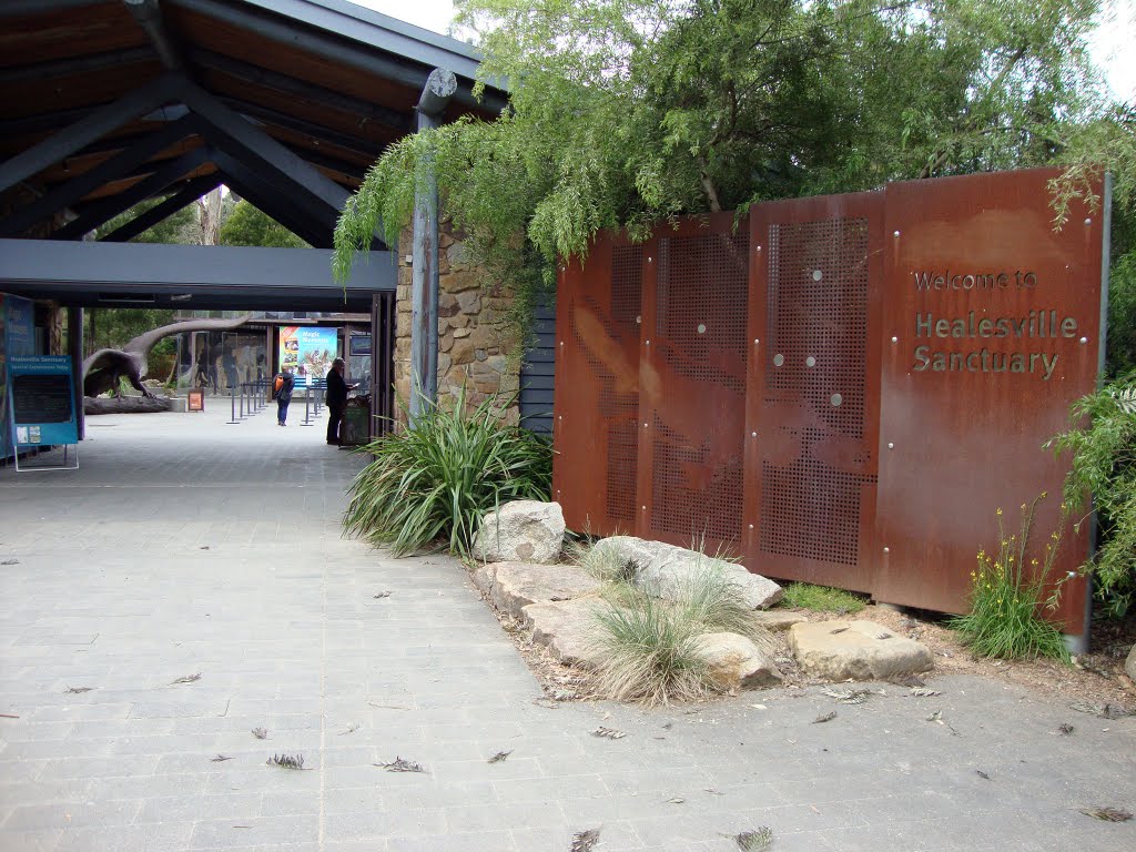 Healesville Sanctuary entrance by huug