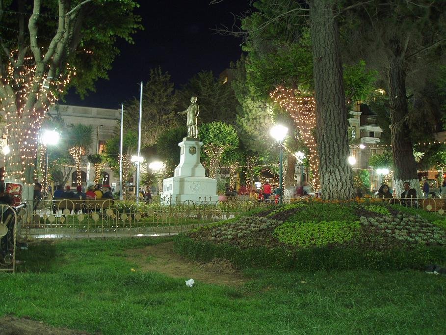 Plaza 10 de febrero cerca de navidad by Bismarck Fernández G…