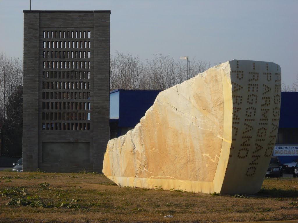 Monumento al Parmigiano Reggiano: la punta e la grattugia... by Nicchio