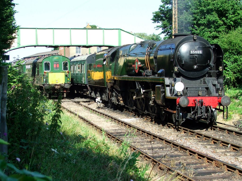 21C5 35005 Canadian Pacific and Hastings DMU 1001 at Ropley by kniloc