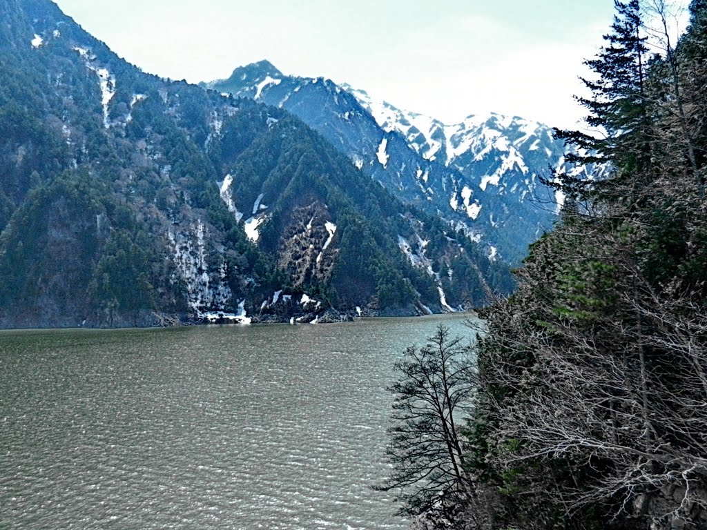 Kurobe Lake 黑部湖 by deekew