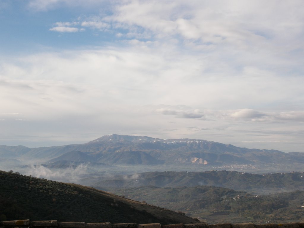 Panorama da Piglio sui Monti Lepini e la Valle del Sacco by lucabellincioni