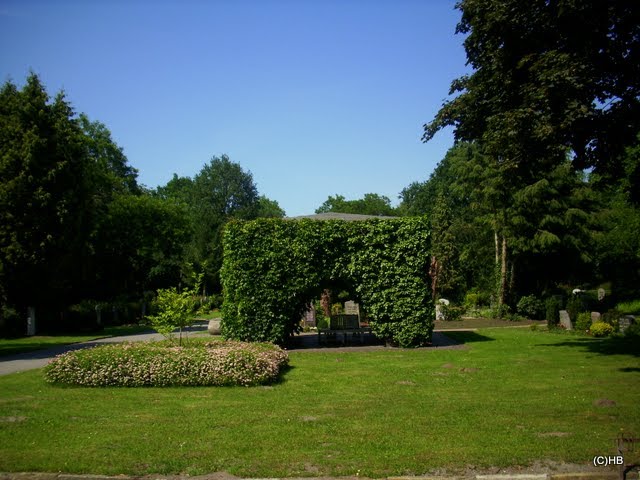 D- 27568 Bremerhaven, städtischer Friedhof Lehe III, Bankplatz mit Wetterschutz by Heinz.Bock