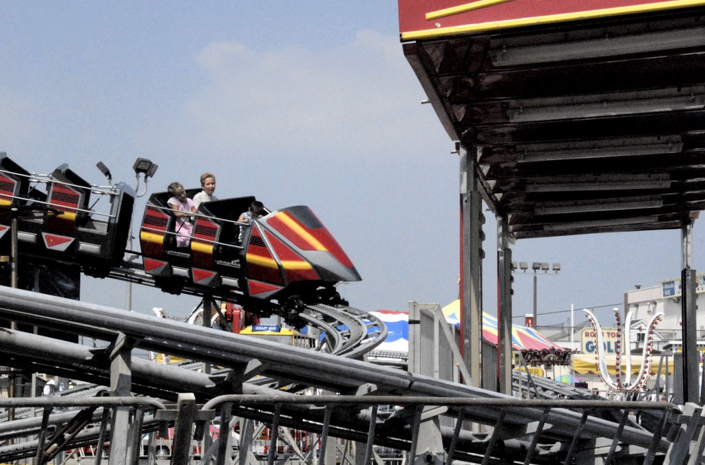 Jenkinson's Amusement Pier, NJ by Hank Waxman