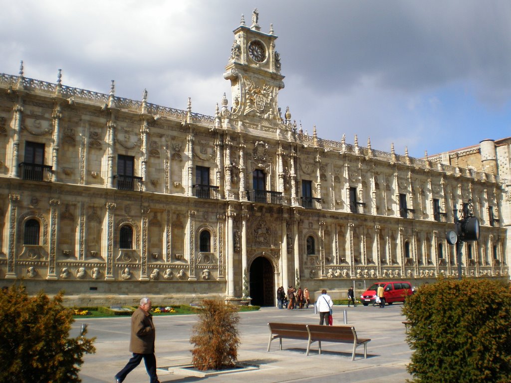 Hostal de San Marcos by Fran Santos