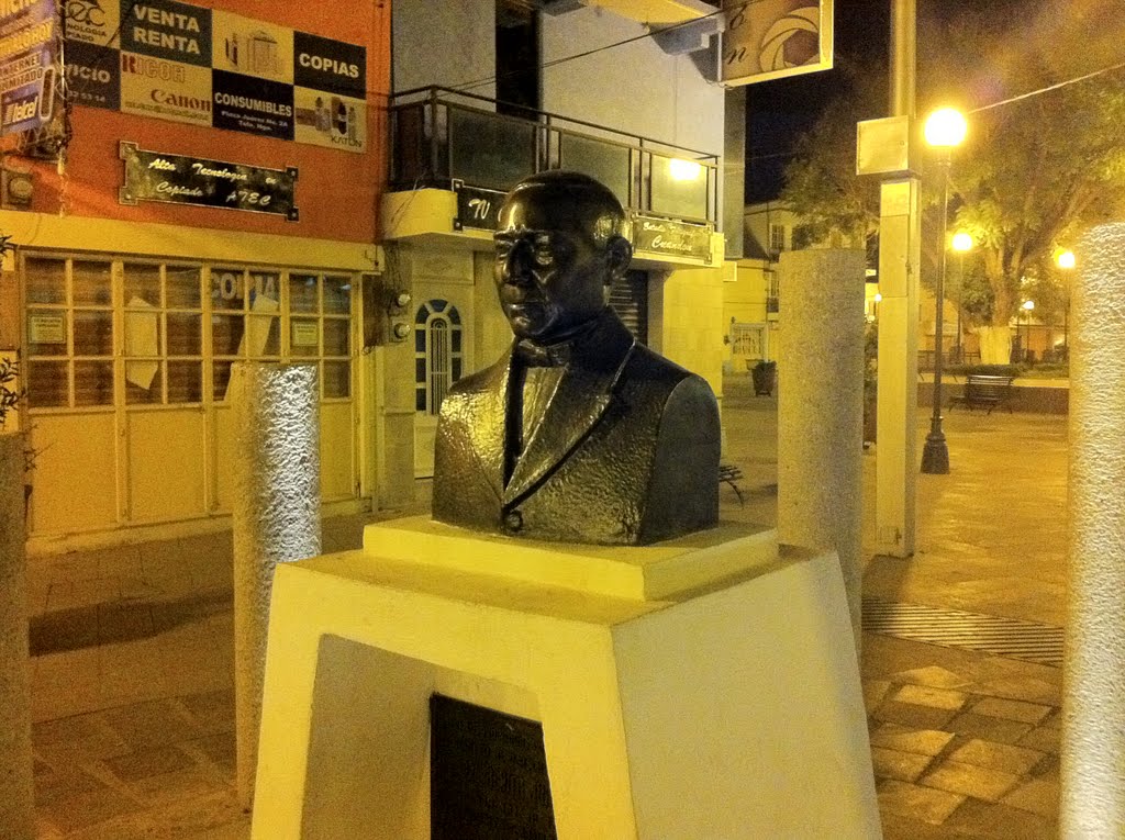 Busto Juarez Jardín Tula Hgo. by Iván Zahid M. R.