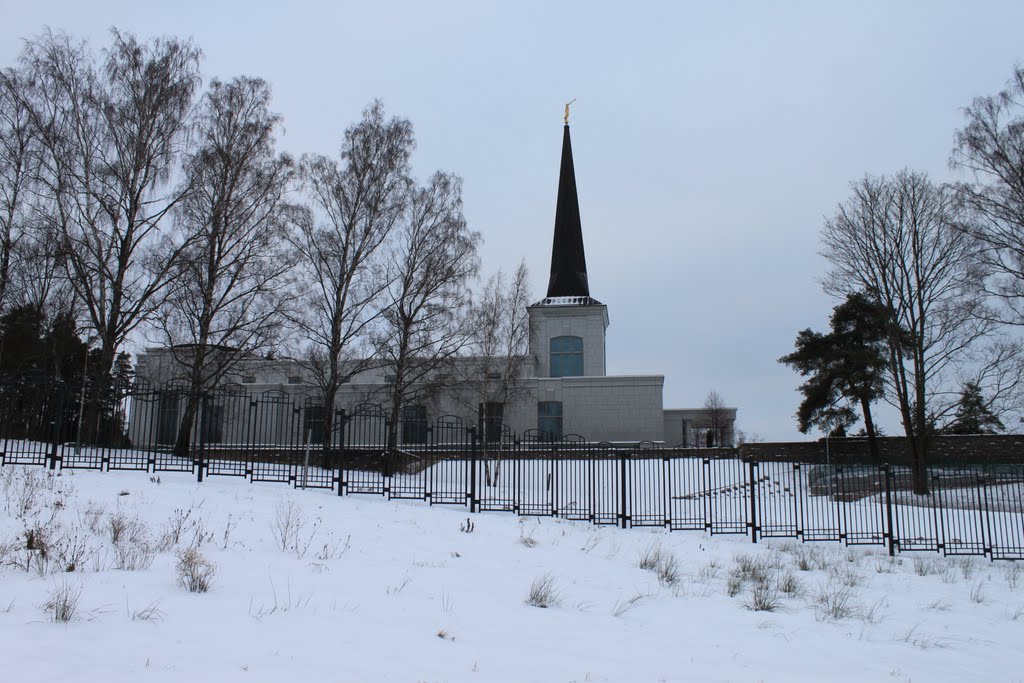 Myöhempien Aikojen Pyhien Jeesuksen Kristuksen kirkko Helsingin Temppeli by Jorma Hokkanen