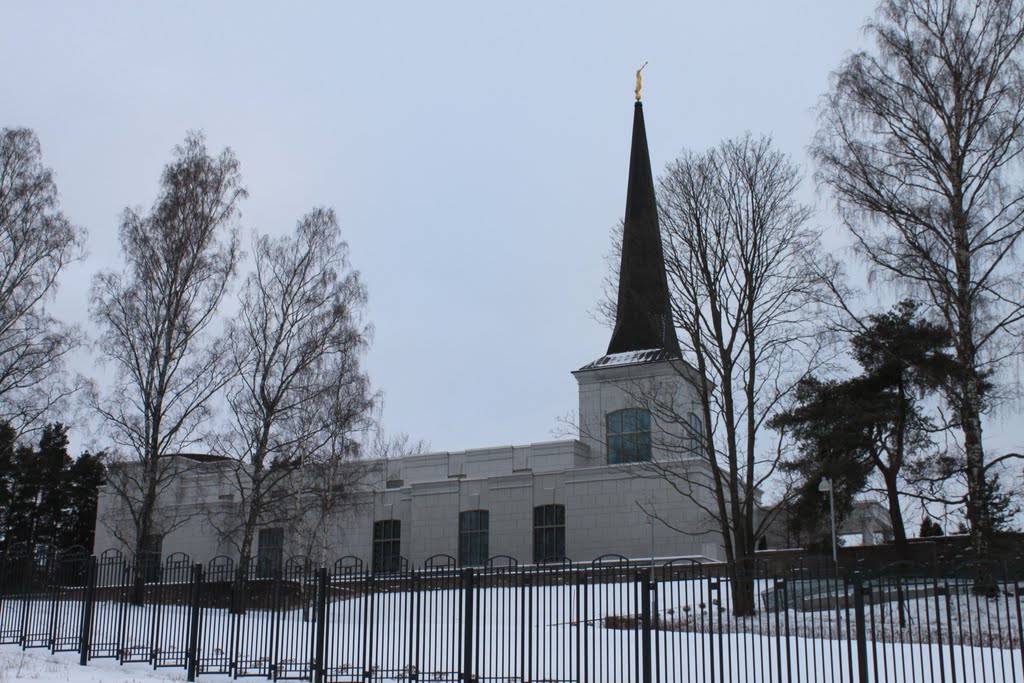 Myöhempien Aikojen Pyhien Jeesuksen Kristuksen kirkko Helsingin Temppeli by Jorma Hokkanen