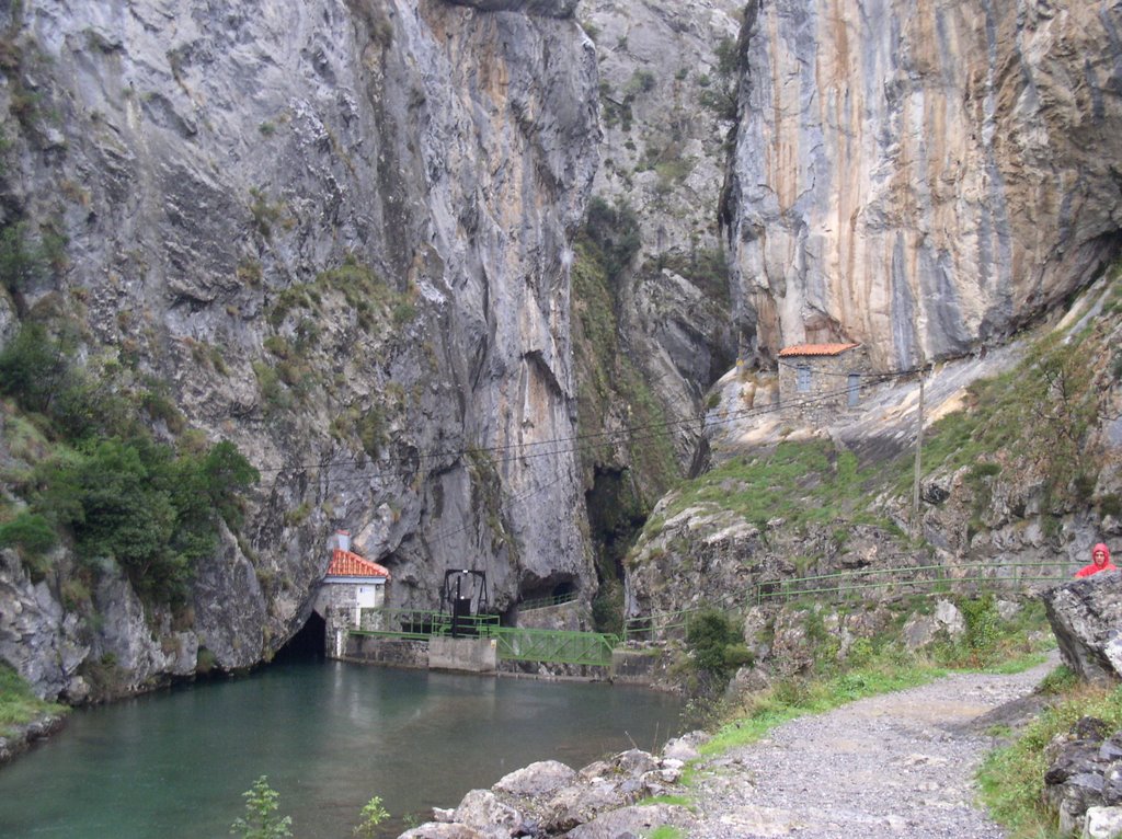 Comienza el desfiladero (Embalse de Caín) by mundele.