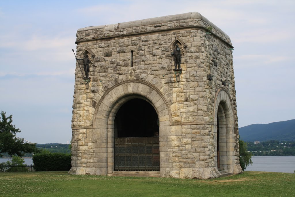 Tower of Victory Monument by Hudson Valley Explorer