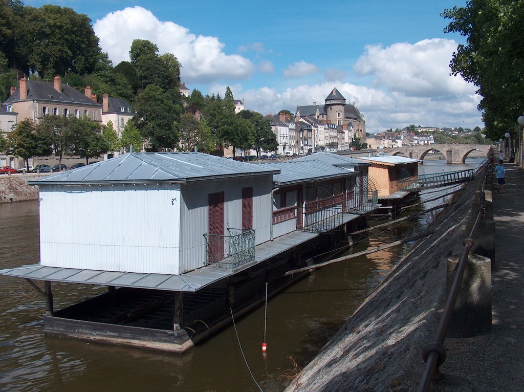 Bateau lavoir à Laval by tigroufoot