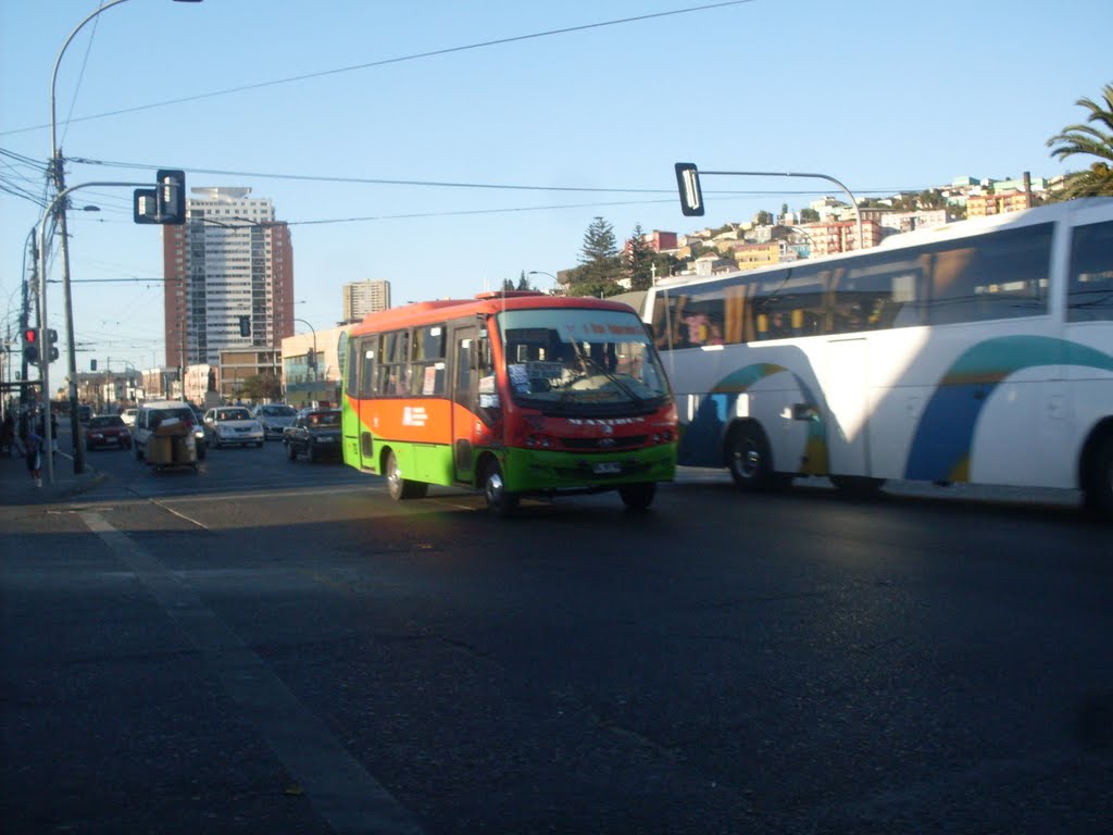 Transito de la avenida Argentina by Manuel Soto Alonso