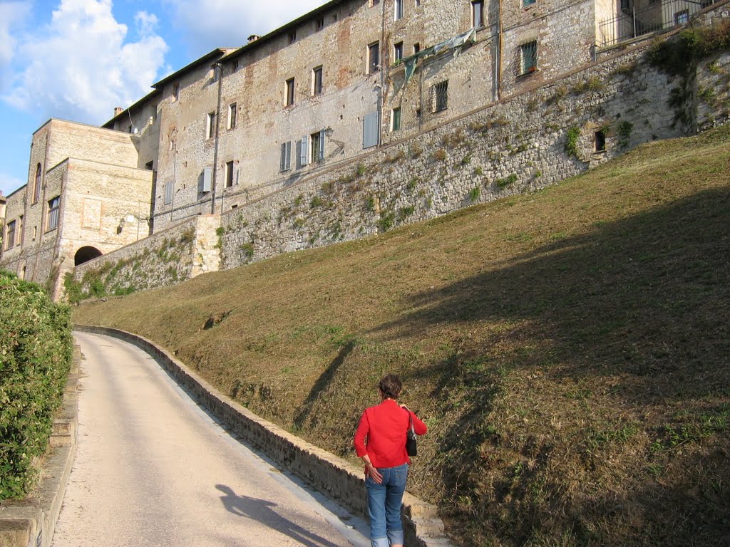 Steep roadway up from car park to Colle di Val d'Elsa (Hill of the Elsa Valley) by John A Forbes