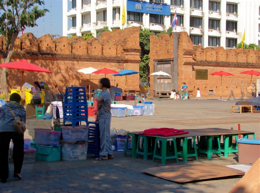 At Tapae Gate, Chiang Mai, on Sunday morning by Siamshot