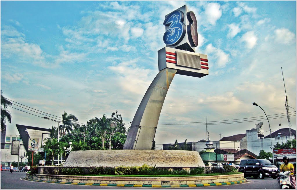 Multatuli-Juanda Roundabout by machmoedie