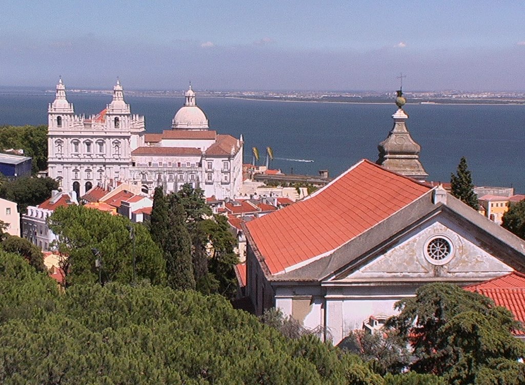 Lisboa - Vue depuis le Castelo de Sao Jorge - 2002 by Jean-Luc Pierrat