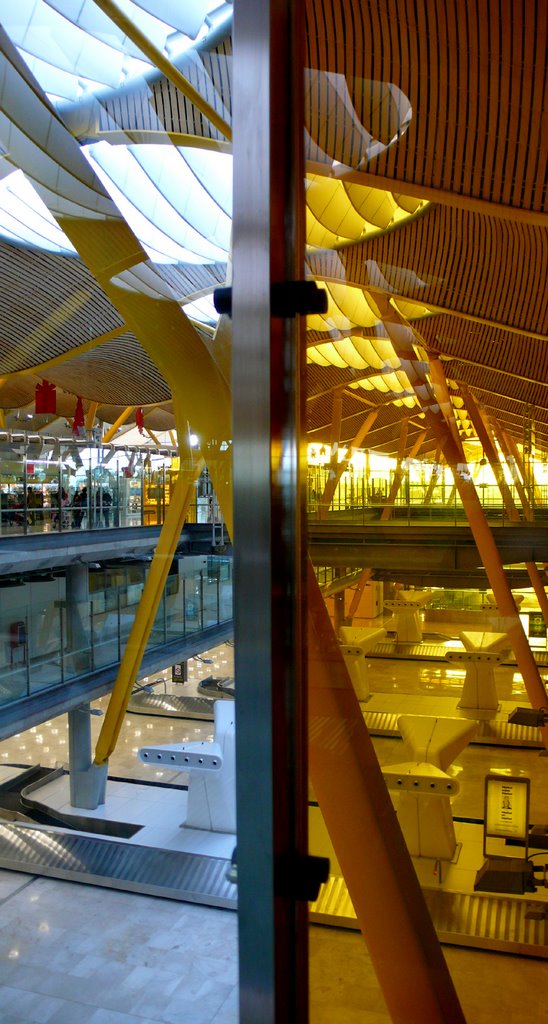 Aeropuerto de Barajas, T4, Madrid by miriam trapaga