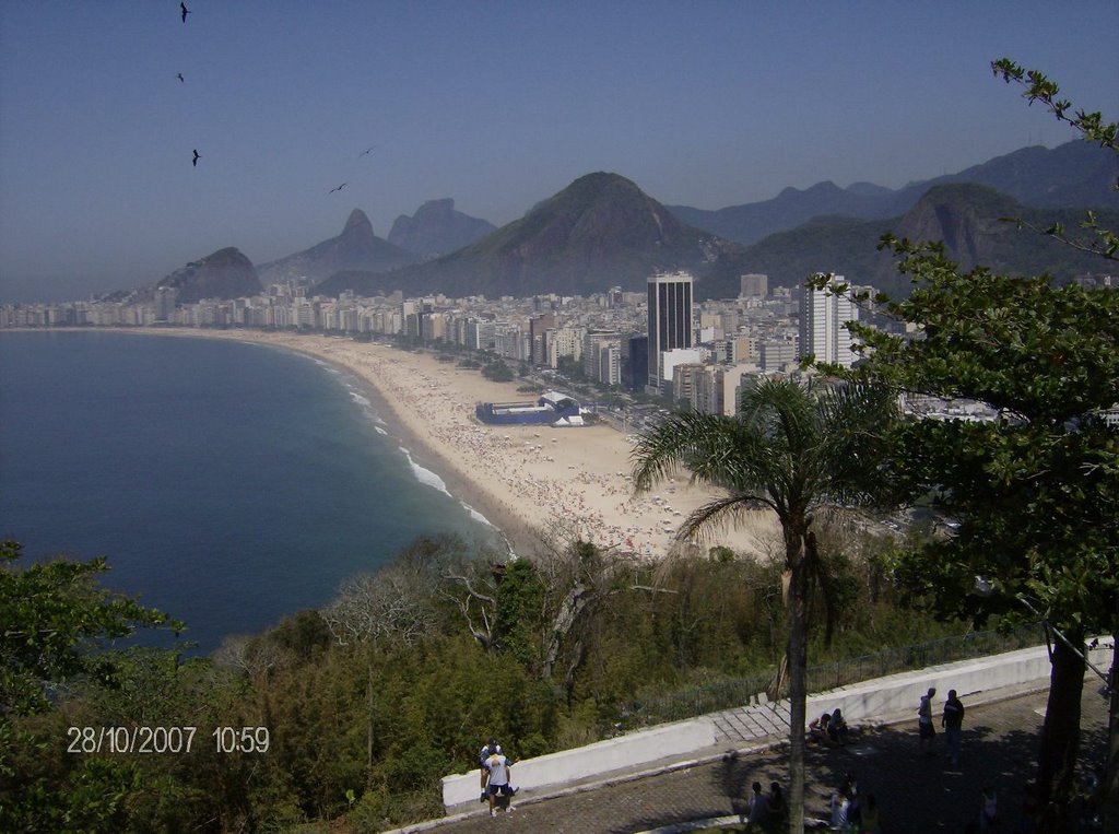 Vista Forte Duque de Caxias em direção a Copacabana by Paulo R Carvalho