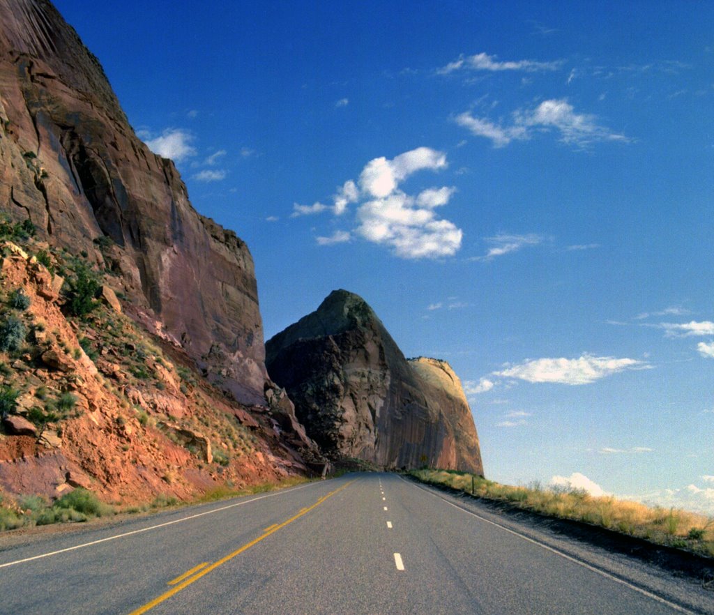 Hwy 95, Utah - Comb Ridge, looking  south by Mark Shadley