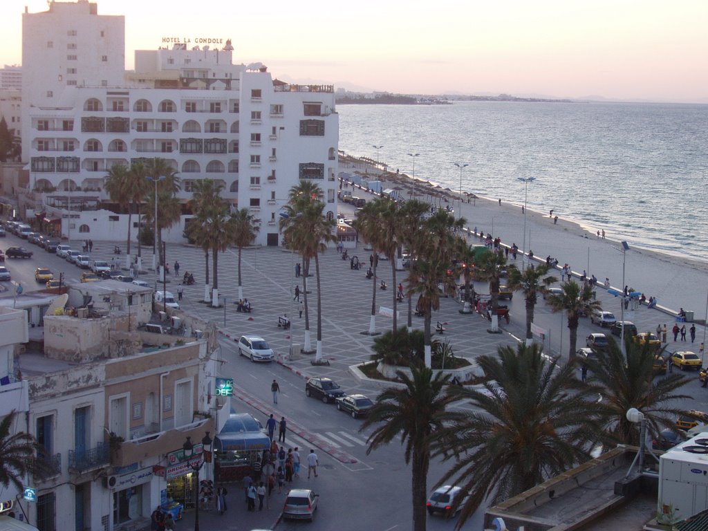 Vista dcha desde el hotel Abou Nawas Boujaafar by teberiano