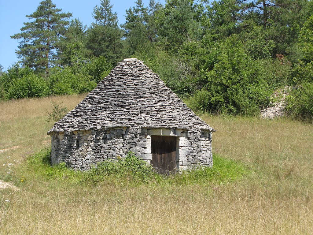 Belle cabane en pierre sèche à Mombayol - Cubjac - Dordogne by Max Darrieutort