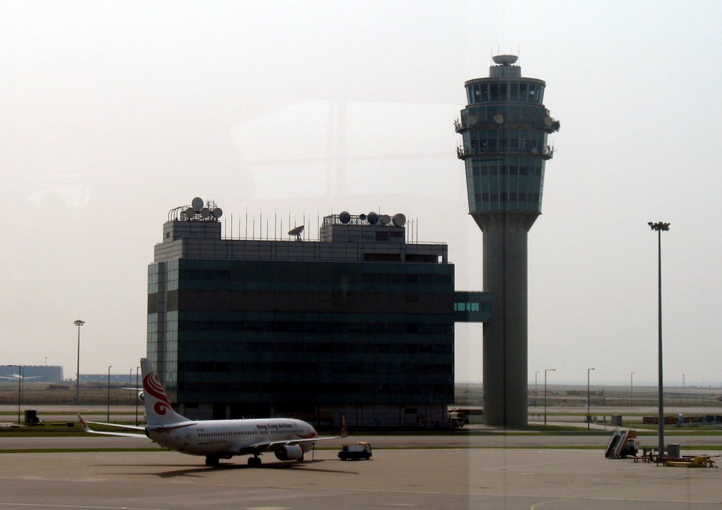 Hong Kong Int'l Airport by HOLadd1