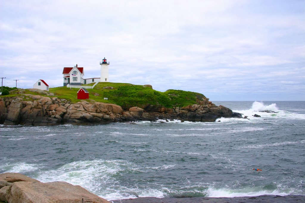 NUBBLE LIGHT HOUSE by bill penn