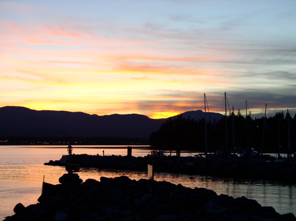 Sunset over Comox marina by stafli