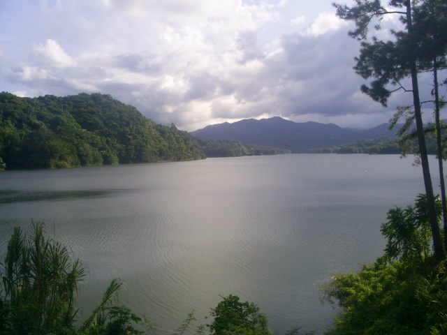 Lago Caonillas Vista desde las Cabanas Los pinos Utuado by malkyrock