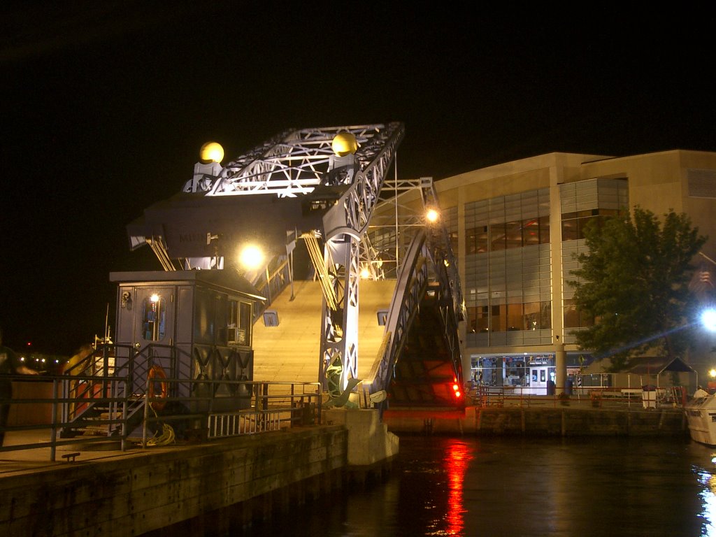 Lift Bridge by jeepmanblair