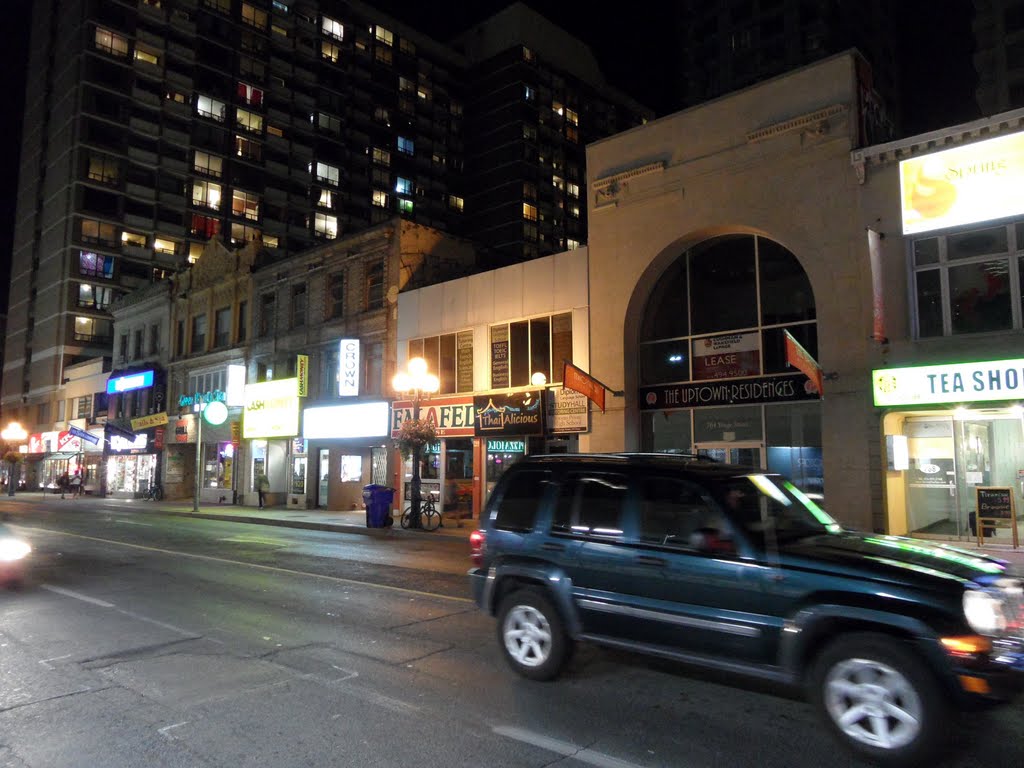 At night in the Yonge Street by IngolfBLN