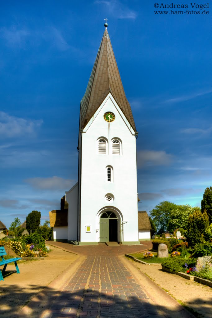 Sankt-Clemens-Kirche in Nebel by ham-fotos