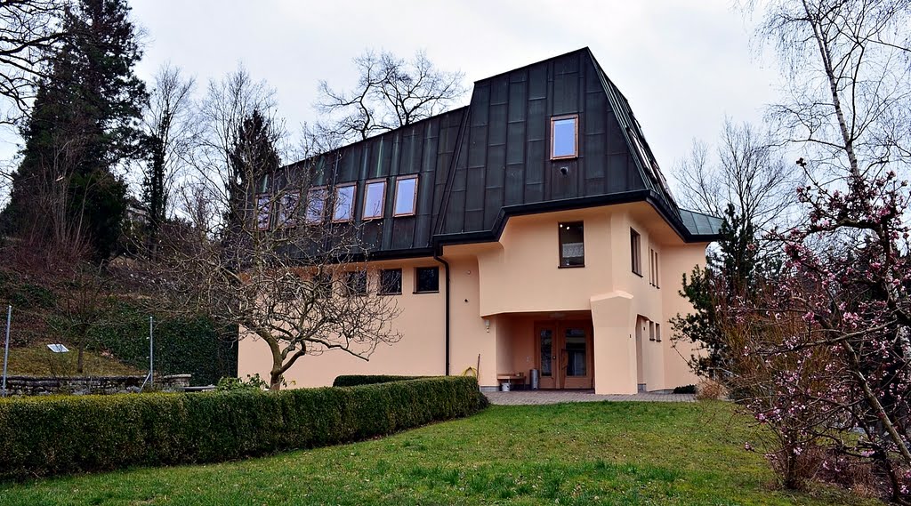 Dornacher Anthroposophen-Kolonie: Heilpädogogisches Seminar am Ruchti-Weg, erbaut 1978. Architektur von Conrad Hoenes (II) by Wilhelm Tell