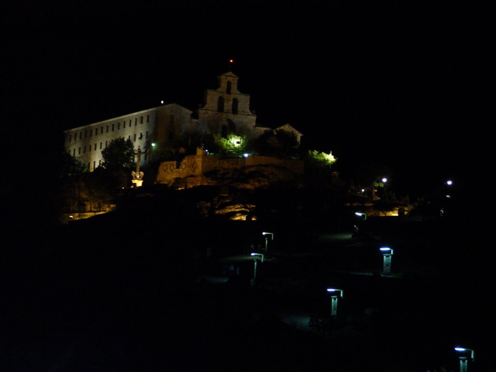 Santuario de noche by UBATÉ