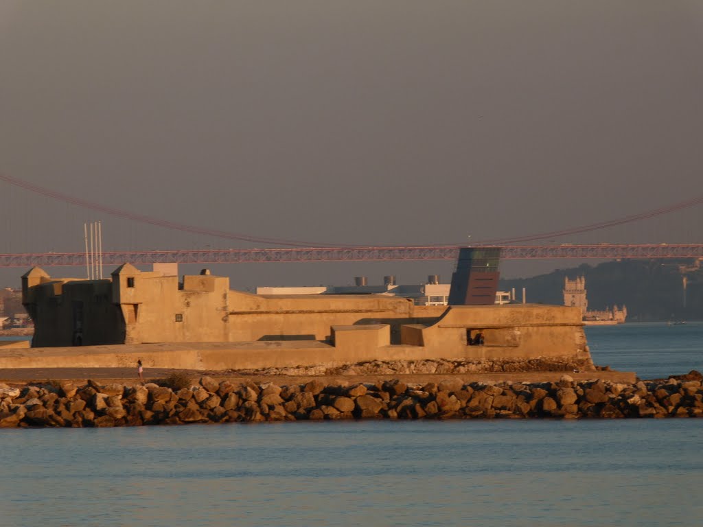 Forte de São Bruno de Caxias by stevenvanValen+hannekeRolloos